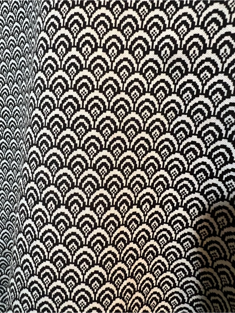 Chico's perfect stretch Black and White Patterned Leggings size 2.5 or 14 - Picture 3 of 5